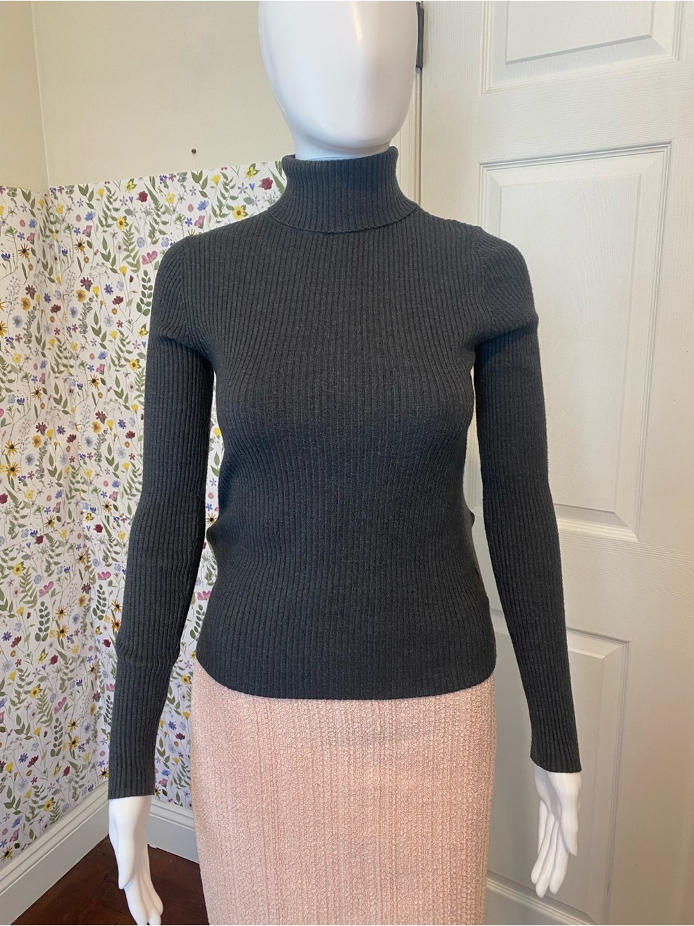 Express Charcoal Ribbed Turtleneck Sweater - Women's Size Small